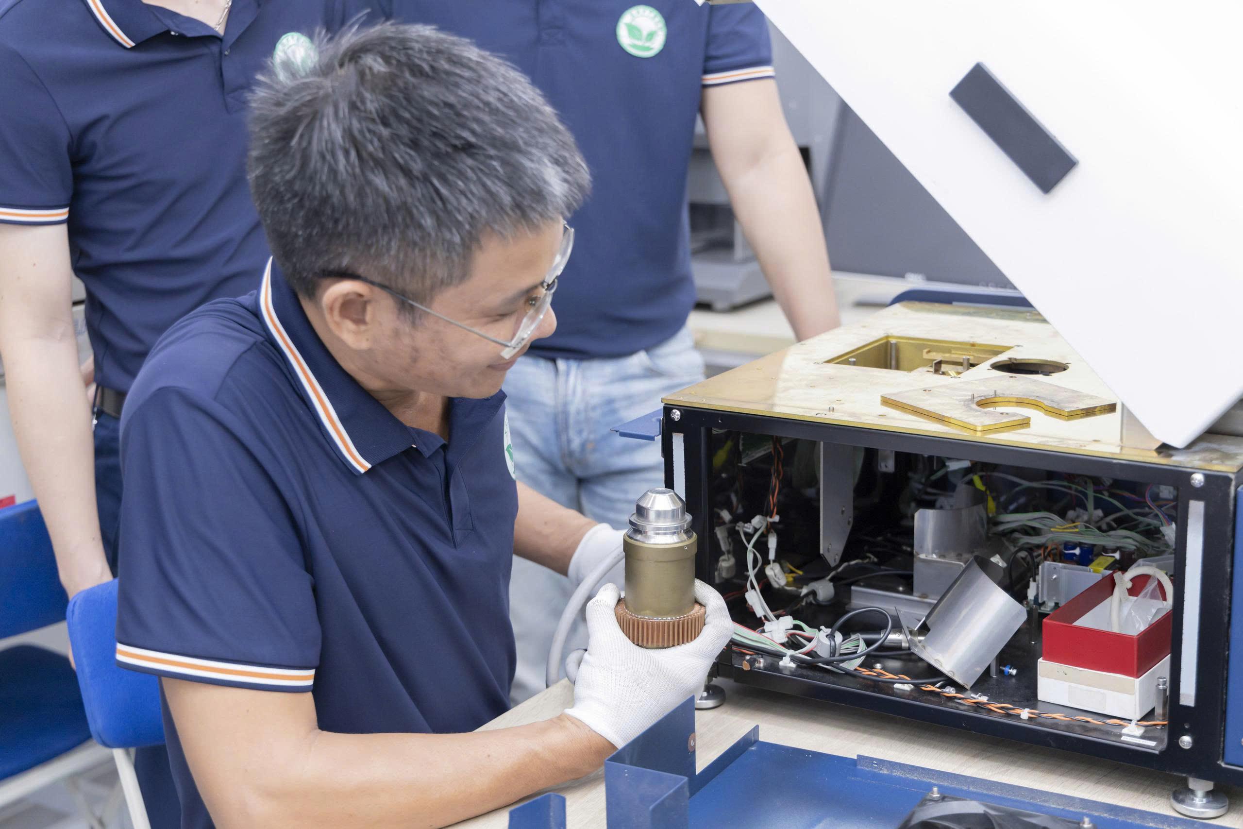 Sửa Nhanh Máy Đo Lớp Phủ: Xử Lý Lỗi Sensor Tại Lab 2