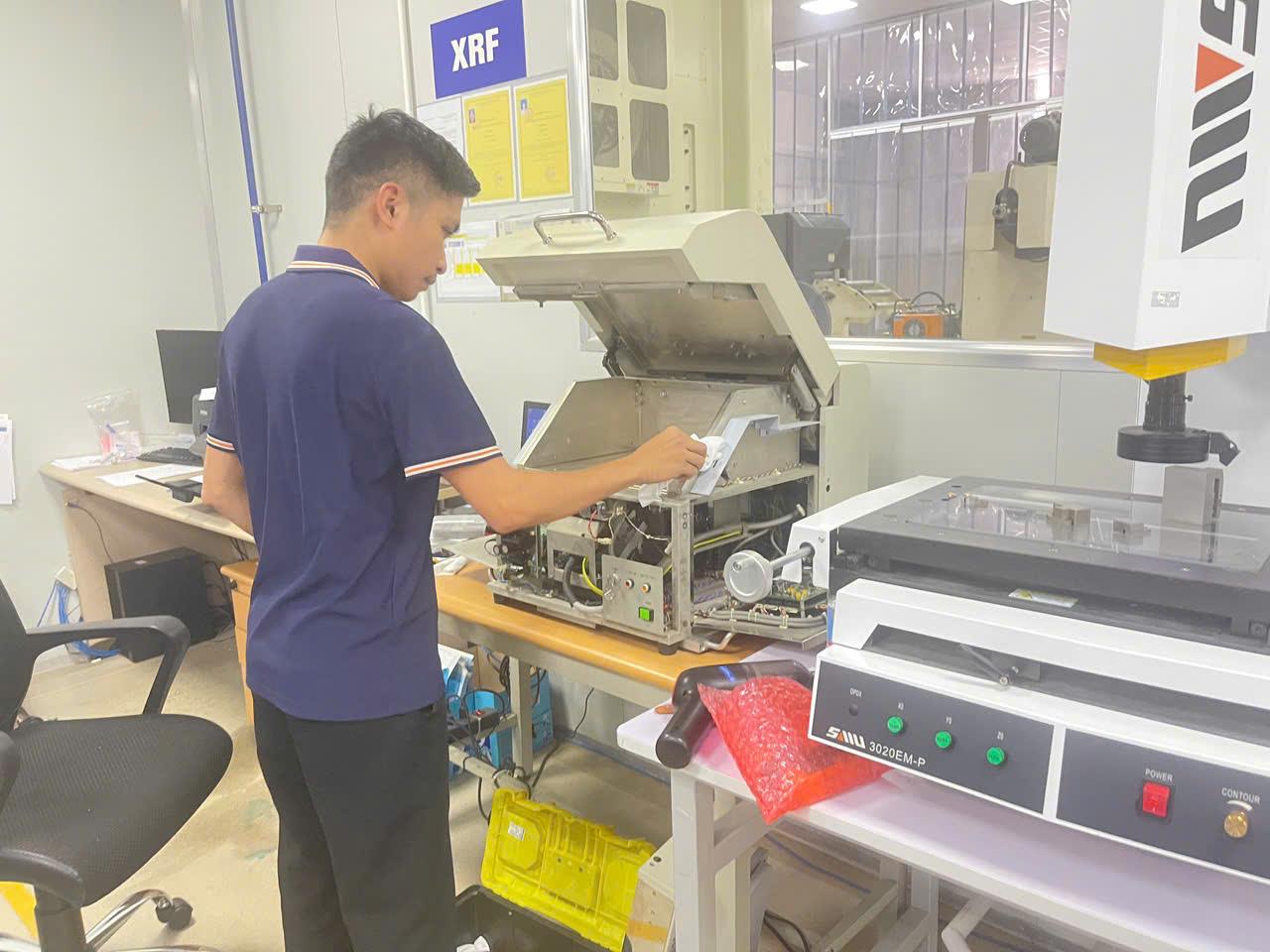 Bảo dưỡng máy XRF trong môi trường bụi, rung, dầu mỡ: Giải pháp từ XRF Tech 1